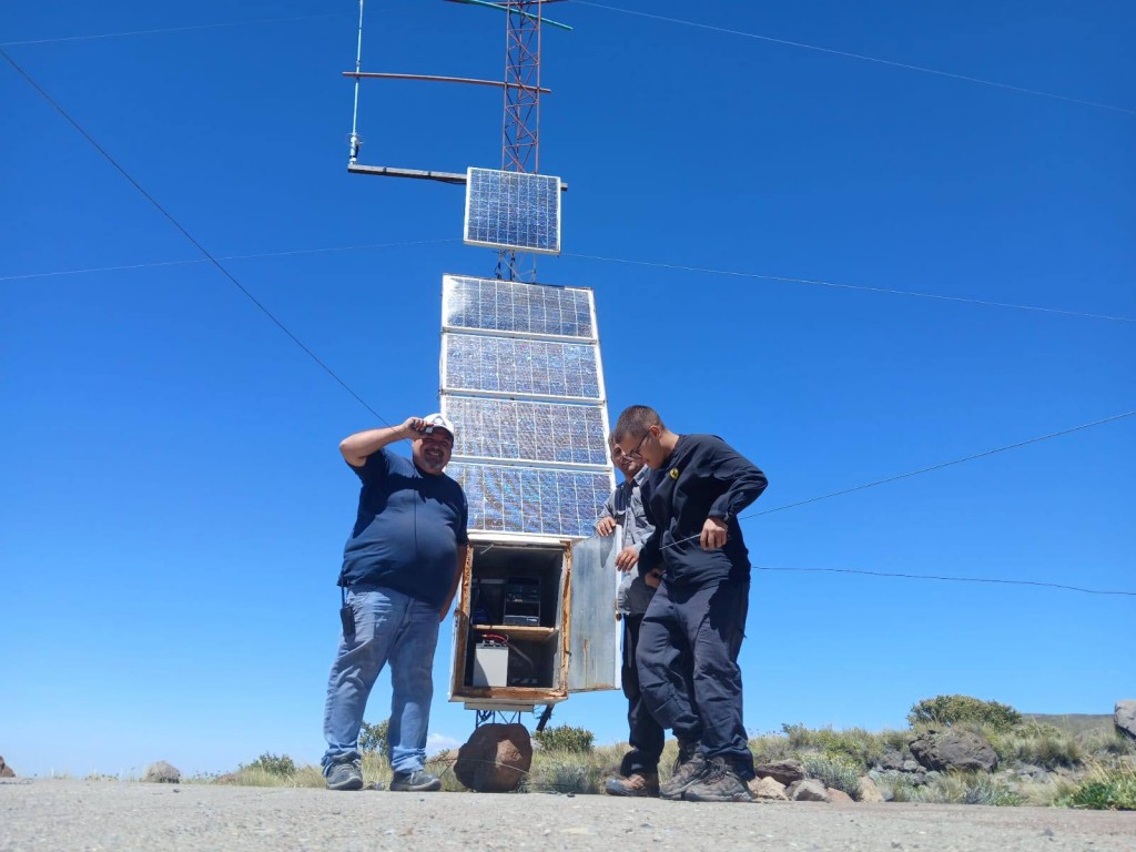   Repararon y pusieron a punto la Repetidora VHF Las Yeguas