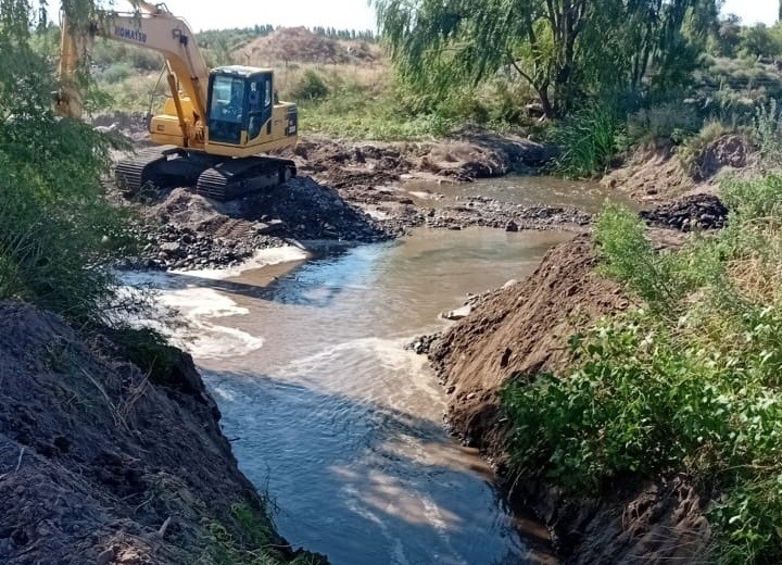 Reconstruye la Municipalidad canal para proveer agua a la Isla y el Parque Mariano Moreno