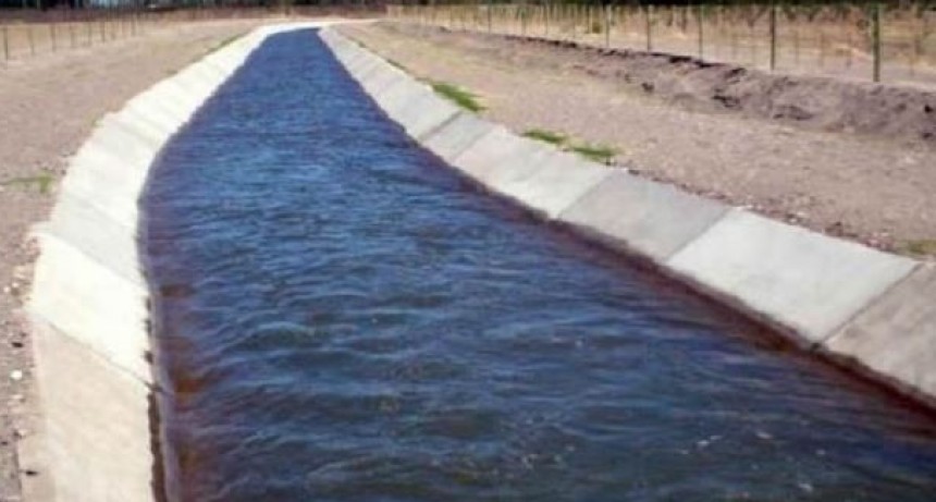  Niña resbaló en un canal  y murió ahogada