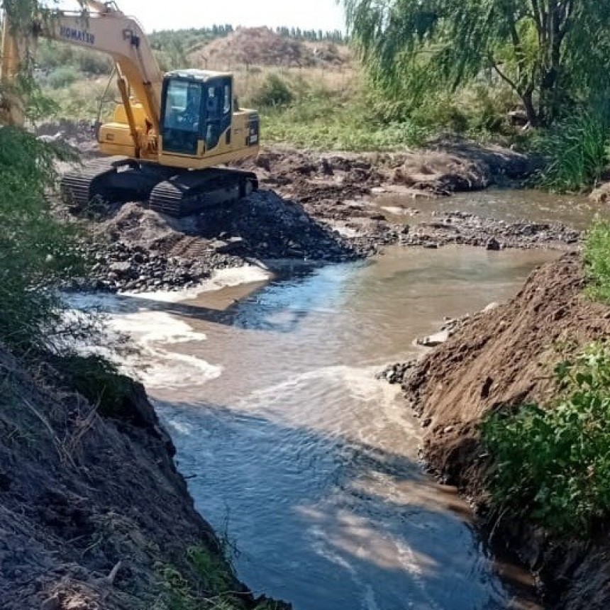 Reconstruye la Municipalidad canal para proveer agua a la Isla y el Parque Mariano Moreno