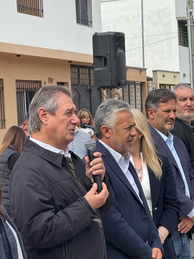  Félix celebró entrega de viviendas en el departamento