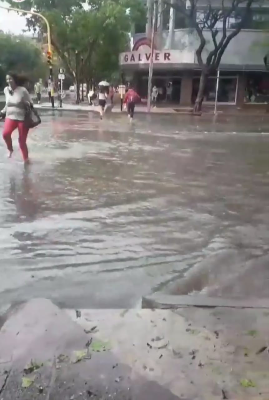 El tiempo este viernes: cálido y con tormentas