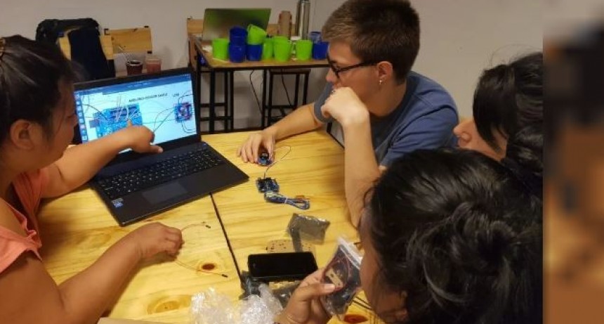 100 becas gratuitas a jóvenes para aprender herramientas tecnológicas