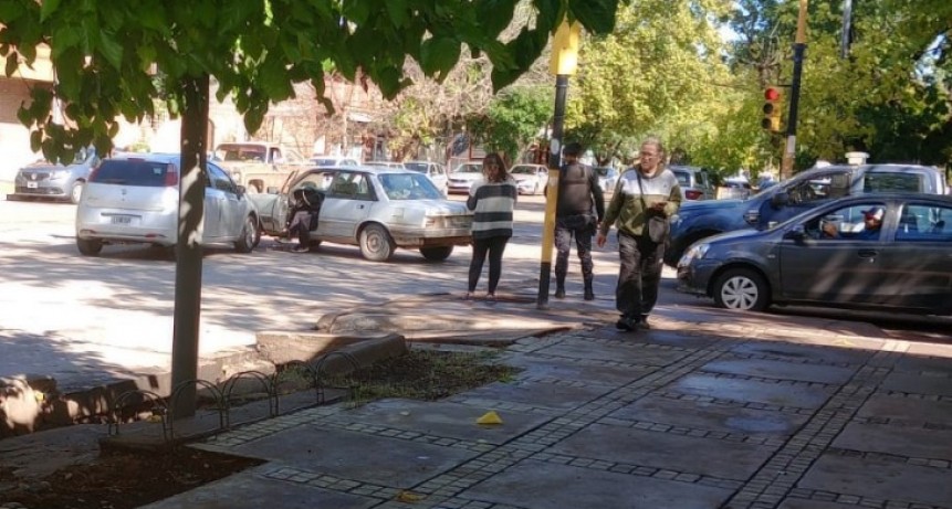 Choque en esquina con Semáforo