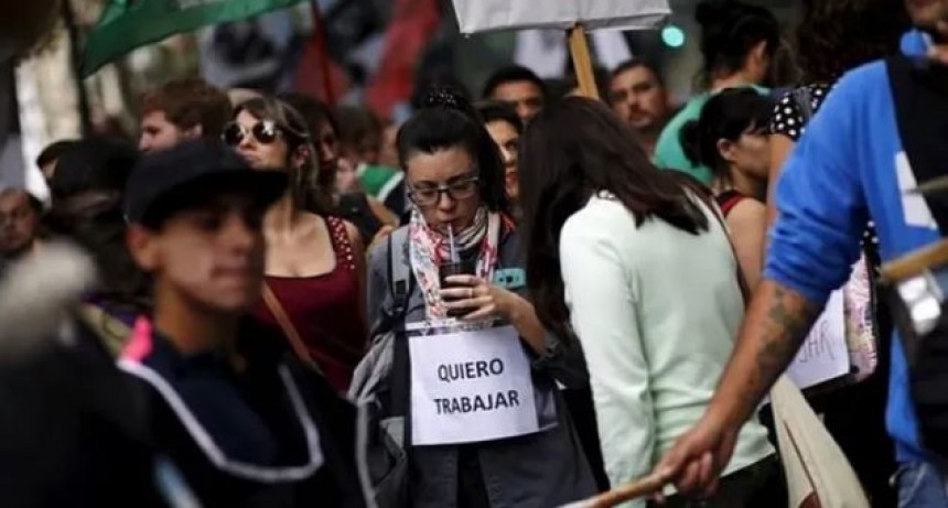 6 de cada 10 varones y 7 de cada 10 mujeres jóvenes, trabajan en la informalidad en Argentina