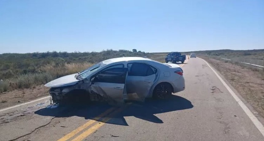 Despistó y chocó  un guard rail por el mal estado de la R 143
