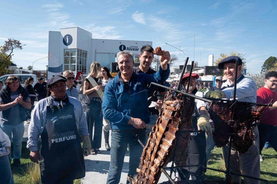 Presentaron oficialmente al pueblo la Fiesta Nacional de la Ganadería en el Km 0