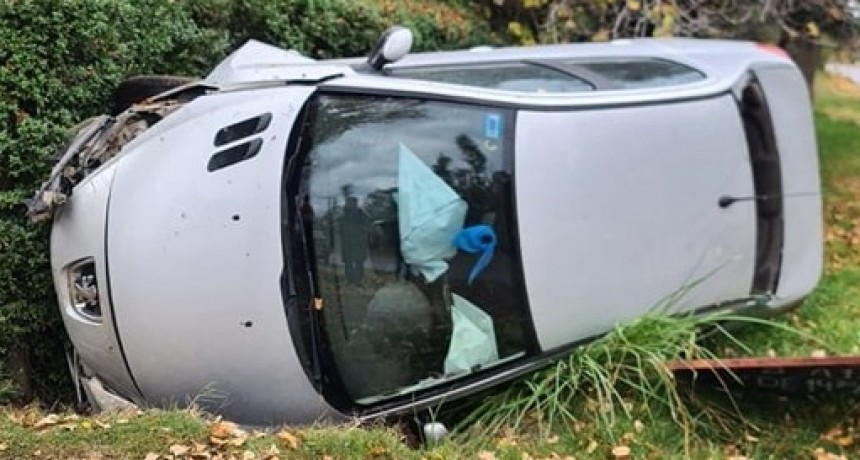 Volcó un auto en Las Paredes