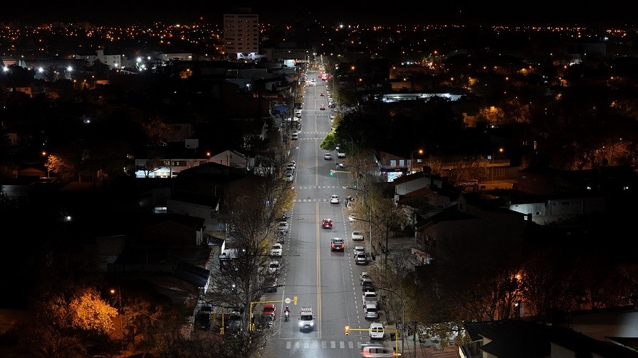 Luces Led: Ahora iluminan a toda la avenida Ballofet