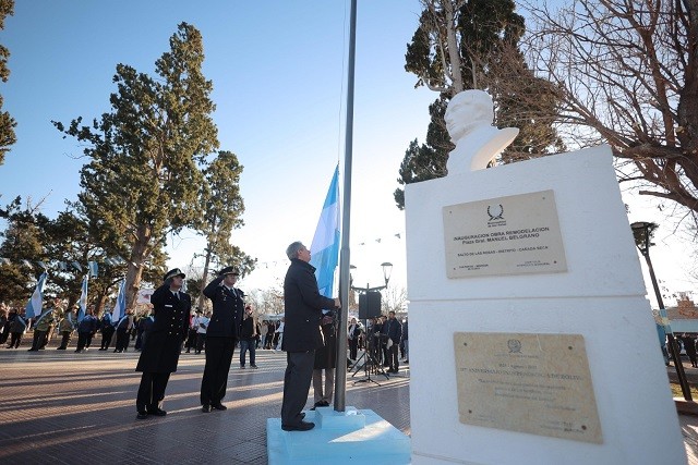 Intendente Félix presidió actos por el Día de la Bandera y en homenaje a su creador