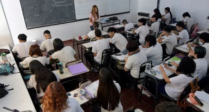 Docentes mendocinos: los más afectados por la caída salarial en 2024