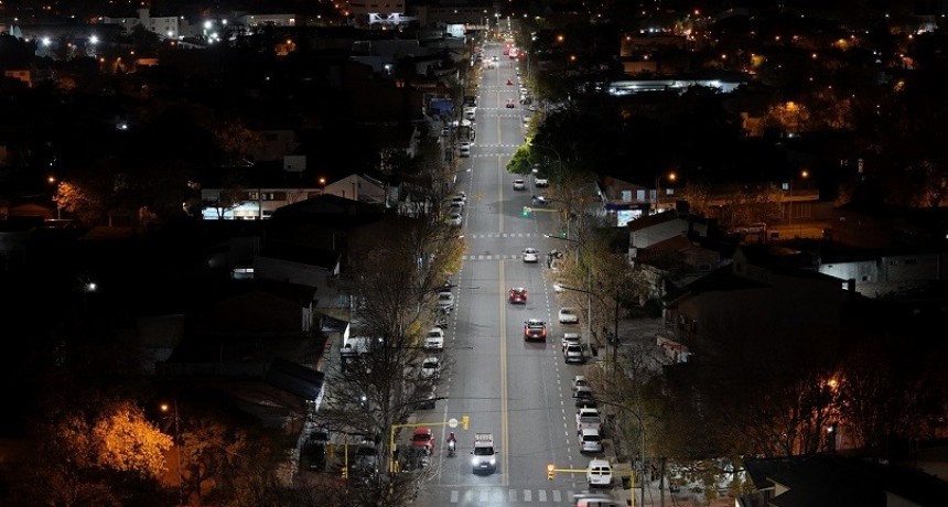Luces Led: Ahora iluminan a toda la avenida Ballofet