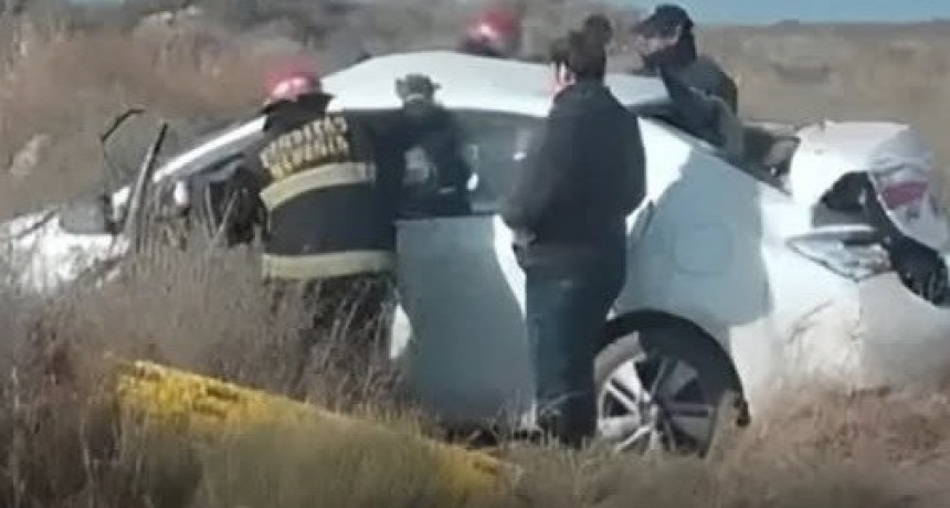 Más de 10 horas atrapado en su auto