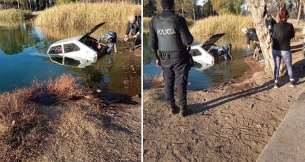  Auto cayó al lago del Parque Mariano Moreno