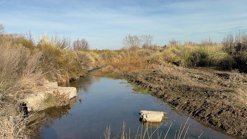 Los Dos Álamos: Para no cruzar por el río construirán puente peatonal