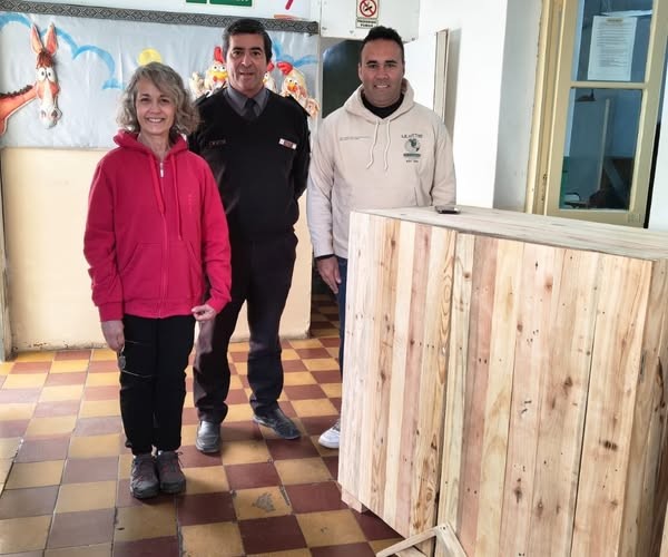 Internos donaron instrumentos y mobiliario a la escuela Artística San Francisco Solano