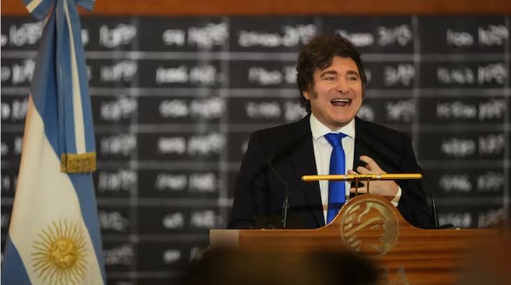 Milei vetó aumentos a jubilaciones y la ley de emergencia en discapacidad