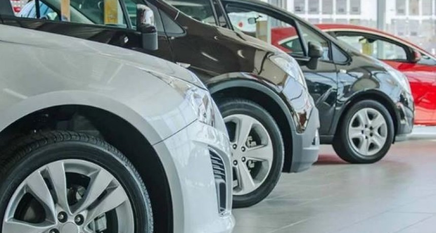Incremento del dólar impulsa la mayor suba de precios de autos del año